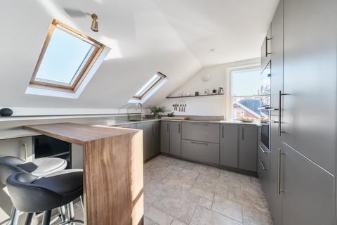 2 bedroom penthouse for sale, Barnes Close, Winchester, Hampshire, SO23