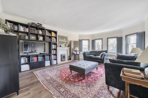 Topbourne, 7 Barnes Close, Winchester, SO23 9QX