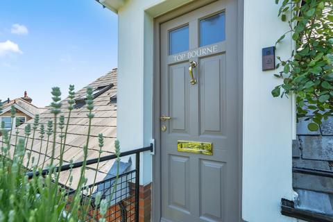Topbourne, 7 Barnes Close, Winchester, SO23 9QX