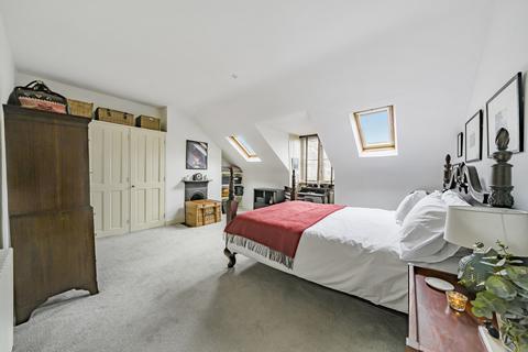 Topbourne, 7 Barnes Close, Winchester, SO23 9QX