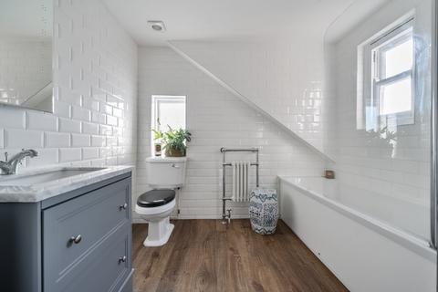 Topbourne, 7 Barnes Close, Winchester, SO23 9QX
