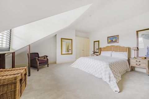 Topbourne, 7 Barnes Close, Winchester, SO23 9QX