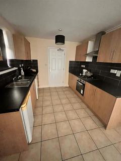 4 bedroom semi-detached house to rent, New Road, Dudley