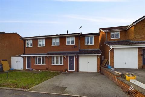 25 Buckingham Close, Stretton, Burton-on-trent, DE13 0JL