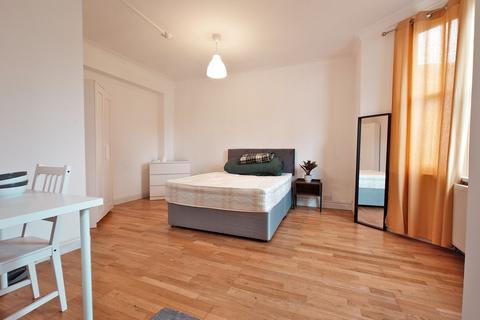undefined, St. Marys Square, Ealing, London, W5