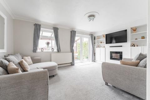 3 bedroom semi-detached house for sale, Noel Close, Hopton