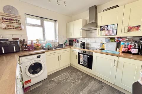 2 bedroom flat for sale, Manton Road, Poole BH15