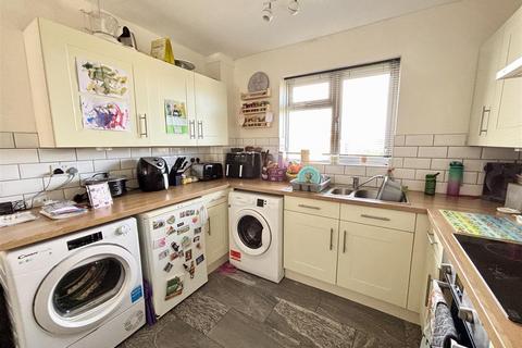 2 bedroom flat for sale, Manton Road, Poole BH15