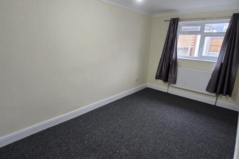 2 bedroom flat to rent, Kingston Road,  Ilford, IG1