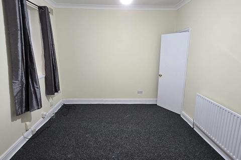 2 bedroom flat to rent, Kingston Road,  Ilford, IG1