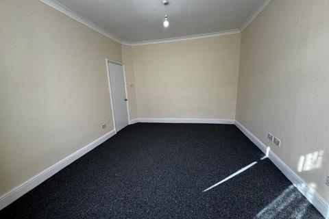 2 bedroom flat to rent, Kingston Road, Ilford, IG1