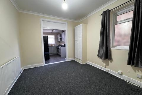 2 bedroom flat to rent, Kingston Road, Ilford, IG1