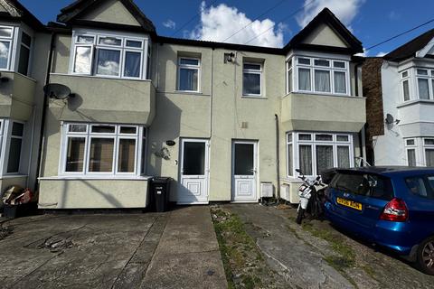 2 bedroom flat to rent, Kingston Road, Ilford, IG1