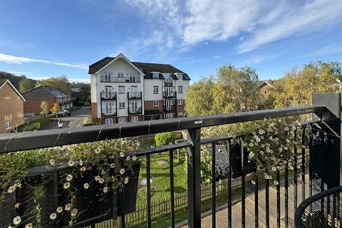 2 bedroom flat for sale, Godalming  *25% Shared Ownership*