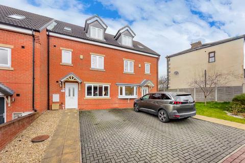 4 bedroom townhouse for sale, Brookroyd View, Birstall