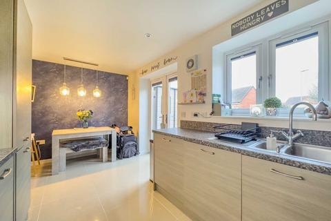 4 bedroom townhouse for sale, Brookroyd View, Birstall
