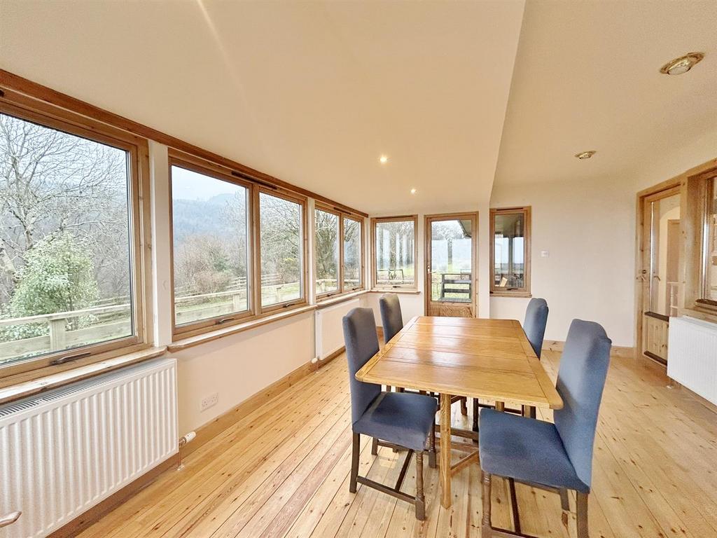 Sun / dining room