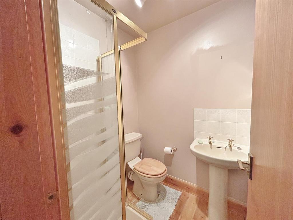 Ensuite shower room