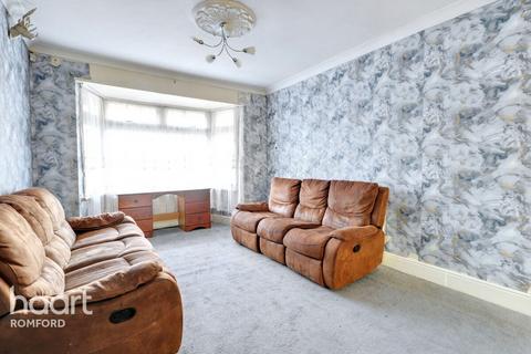 3 bedroom end of terrace house for sale, Oldchurch Road, Romford, RM7 0BD