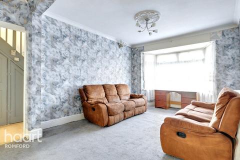 3 bedroom end of terrace house for sale, Oldchurch Road, Romford, RM7 0BD