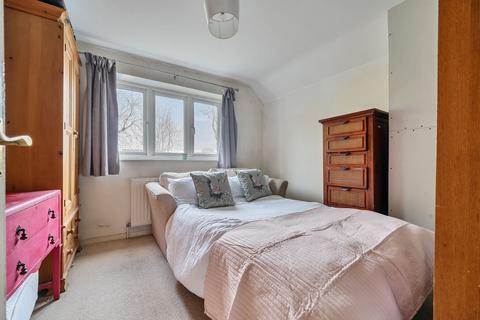 2 bedroom end of terrace house for sale, London Road, Berkshire RG40