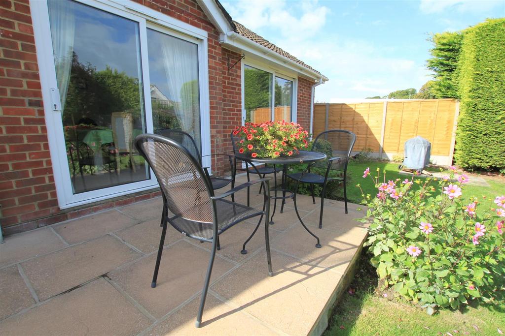 4 bay tree patio.JPG