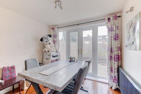 16 Beechnut Close, Solihull, B91 2NT