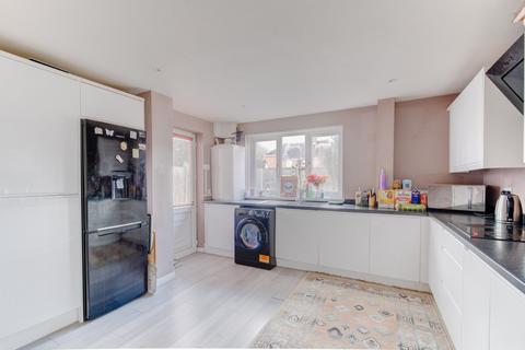 16 Beechnut Close, Solihull, B91 2NT