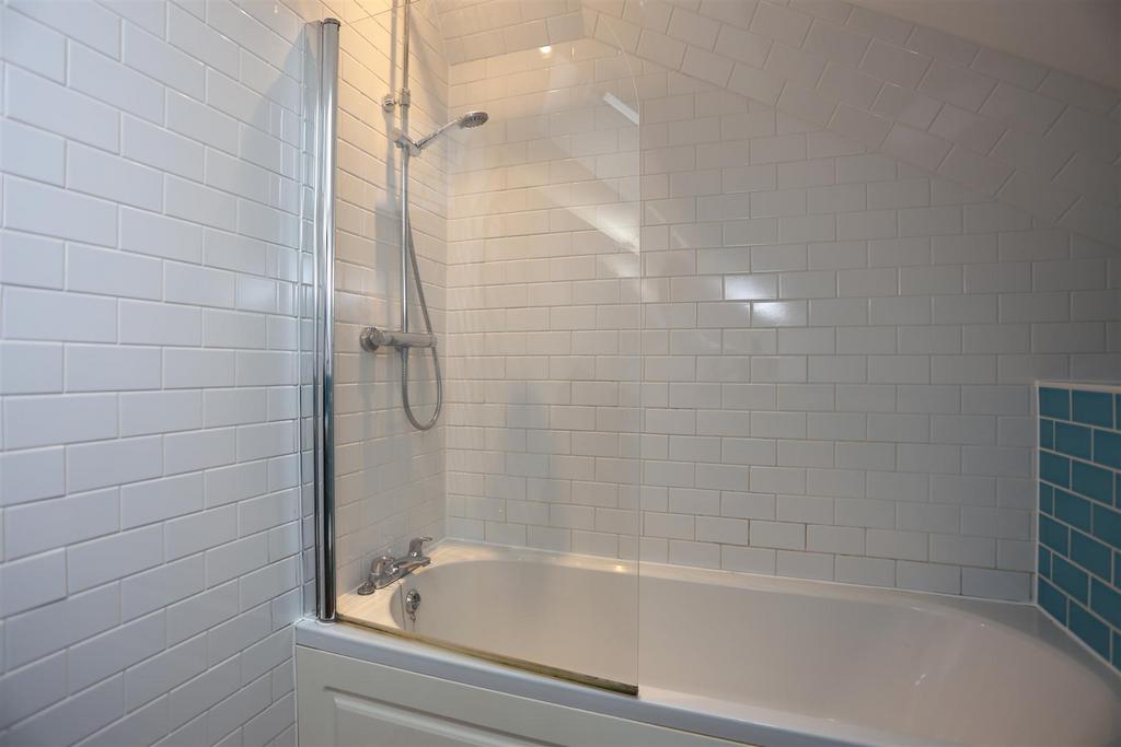 2b Stanford Road Bathroom (2).JPG