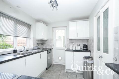 2 bedroom detached house for sale, Crescent Road, Canvey Island, SS8