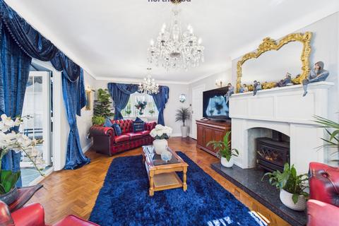 undefined, Wrexham Road, Pentre Bychan, LL14