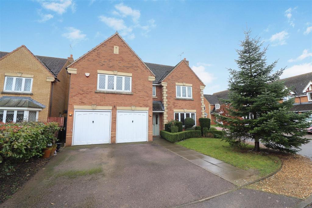 Trefoil Close, Rushden NN10 5 bed detached house for sale - £585,000