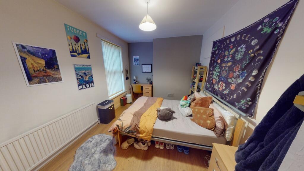 A cozy double bedroom featuring a comfortable d...