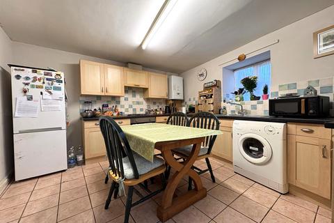 2 bedroom terraced house to rent, Portland