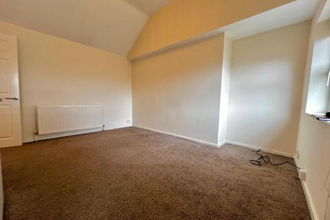 2 bedroom flat to rent, North Road, Horsforth, Leeds, West Yorkshire, LS18