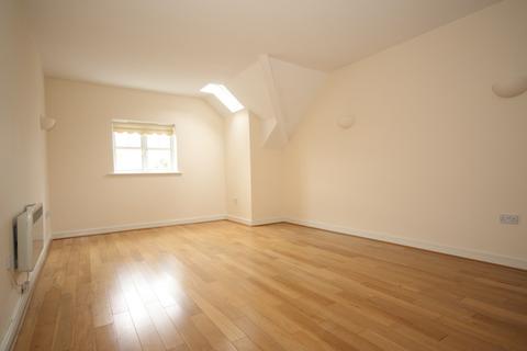 2 bedroom flat to rent, Heathside Road, Woking GU22