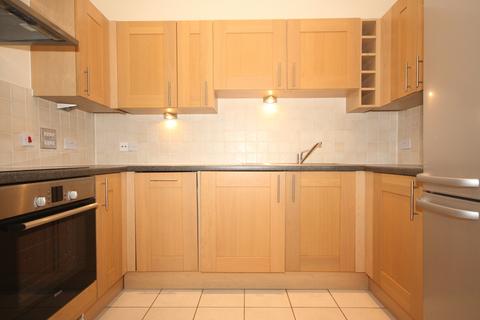 2 bedroom flat to rent, Heathside Road, Woking GU22