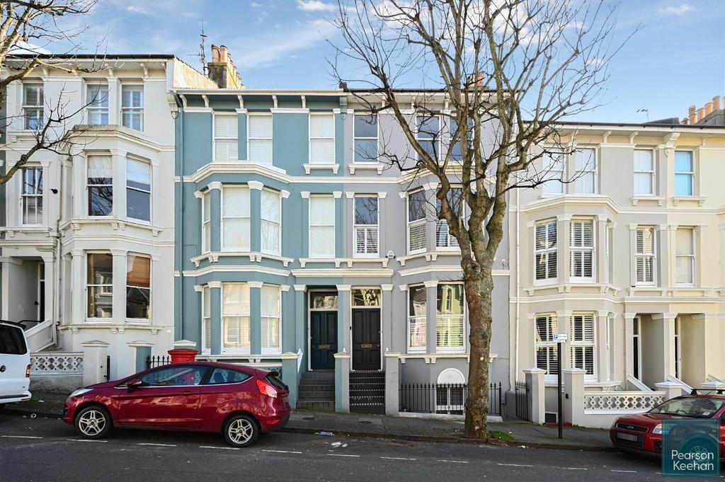32 Eaton Place, BN2 1 EG (1).jpg