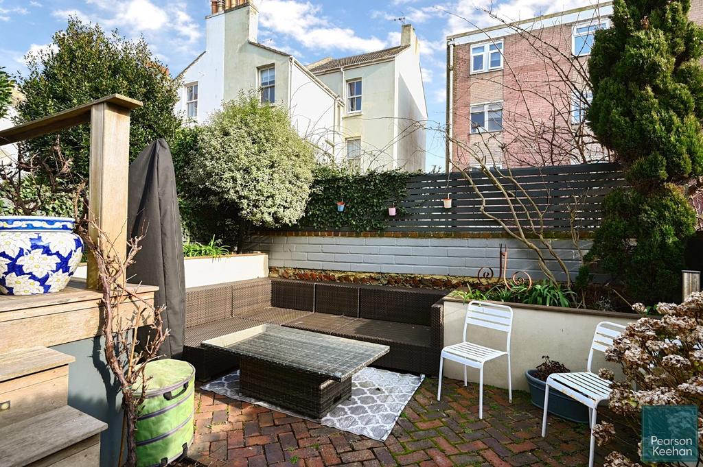 32 Eaton Place, BN2 1 EG (4).jpg