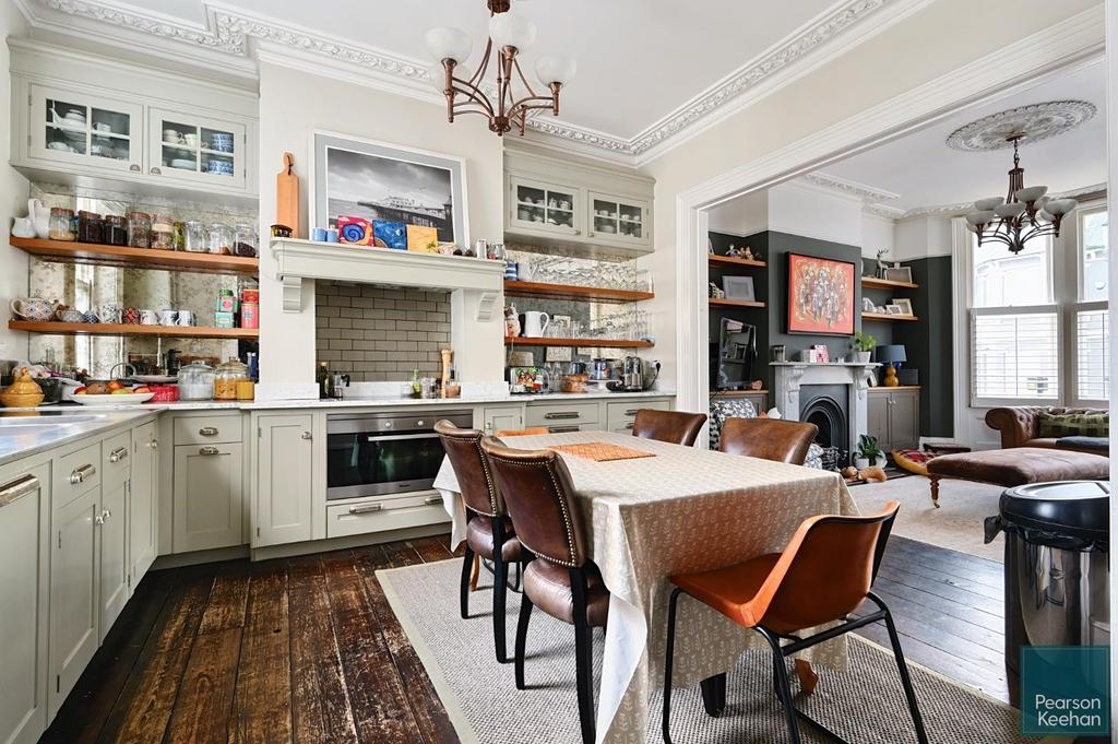 32 Eaton Place, BN2 1 EG (17).jpg