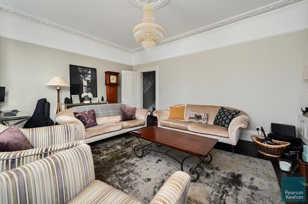 32 Eaton Place, BN2 1 EG (13).jpg