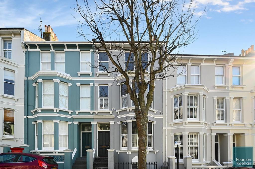 32 Eaton Place, BN2 1 EG (3).jpg