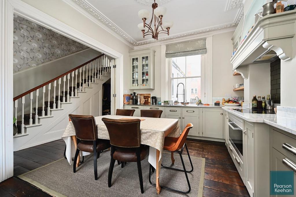 32 Eaton Place, BN2 1 EG (24).jpg