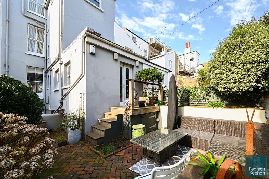 32 Eaton Place, BN2 1 EG (5).jpg