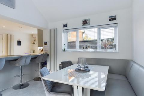 9a Vincent Close, Cheshunt, Waltham Cross, EN8 0RR