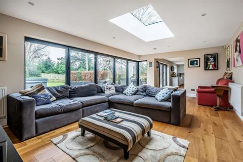 2 Gateways, Guildford, GU1 2LF