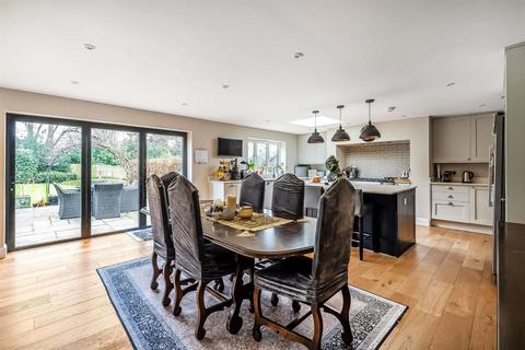 2 Gateways, Guildford, GU1 2LF