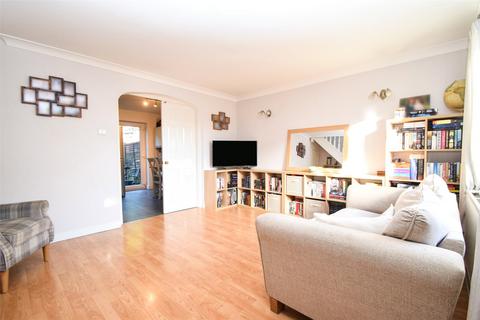 66 Fallowfield, Yateley, GU46 6LW