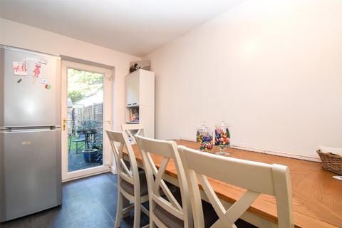 66 Fallowfield, Yateley, GU46 6LW