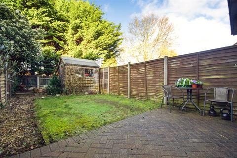 66 Fallowfield, Yateley, GU46 6LW